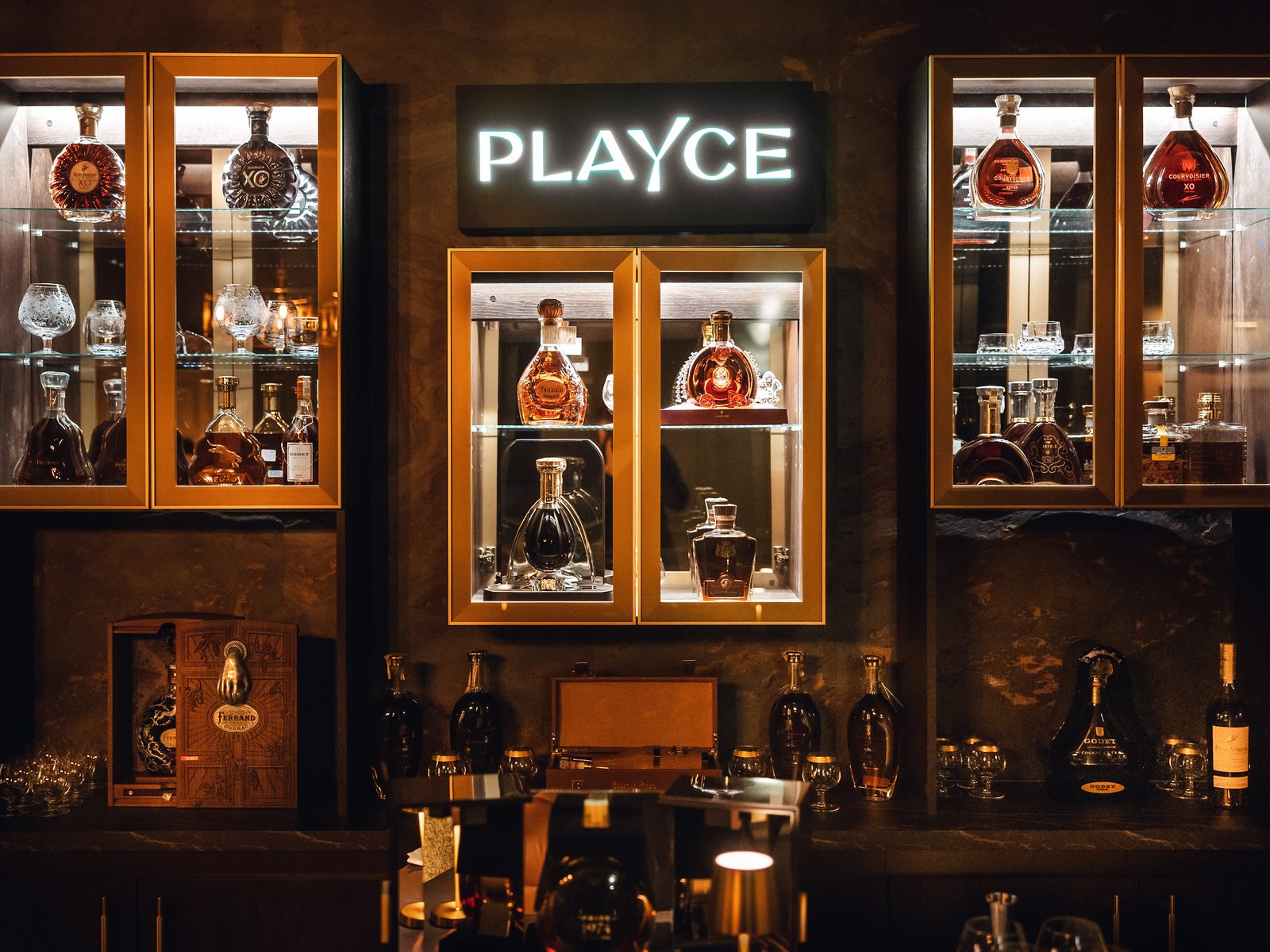 Cognac & Cigar Lounge